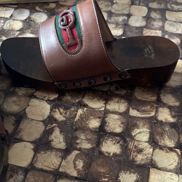 Gucci vintage 1978 Brown Leather Slide Sandals with Green and Red Accents - Picture 3 of 8